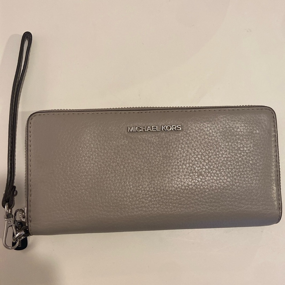 Michael Kors Mercer Continental Zip Wallet